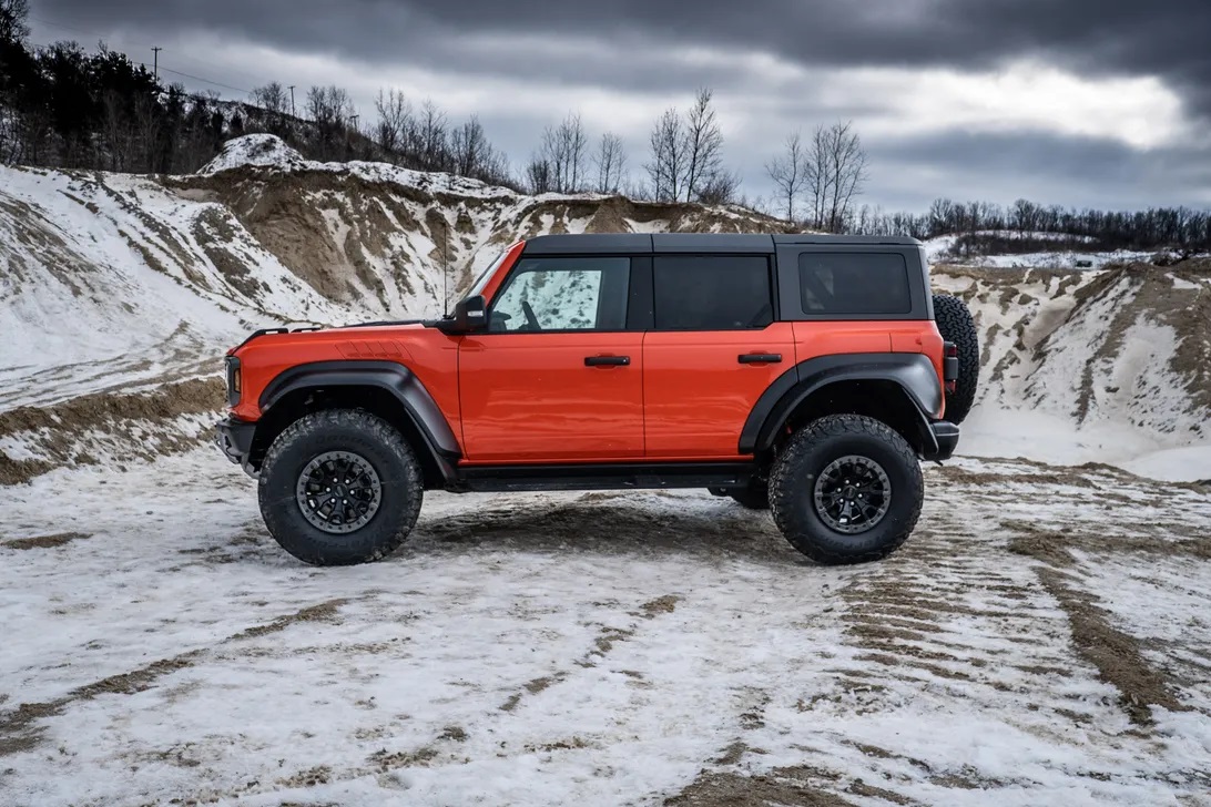 Ford Bronco Raptor Rugged Desert